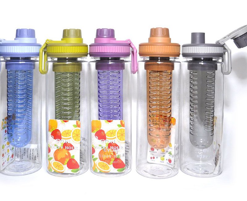 Бутылка для воды. Материал: пластик, силикон. Объём 700ML. YY-113